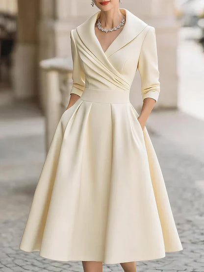 Vestido midi de satén de inspiración vintage con cuello drapeado